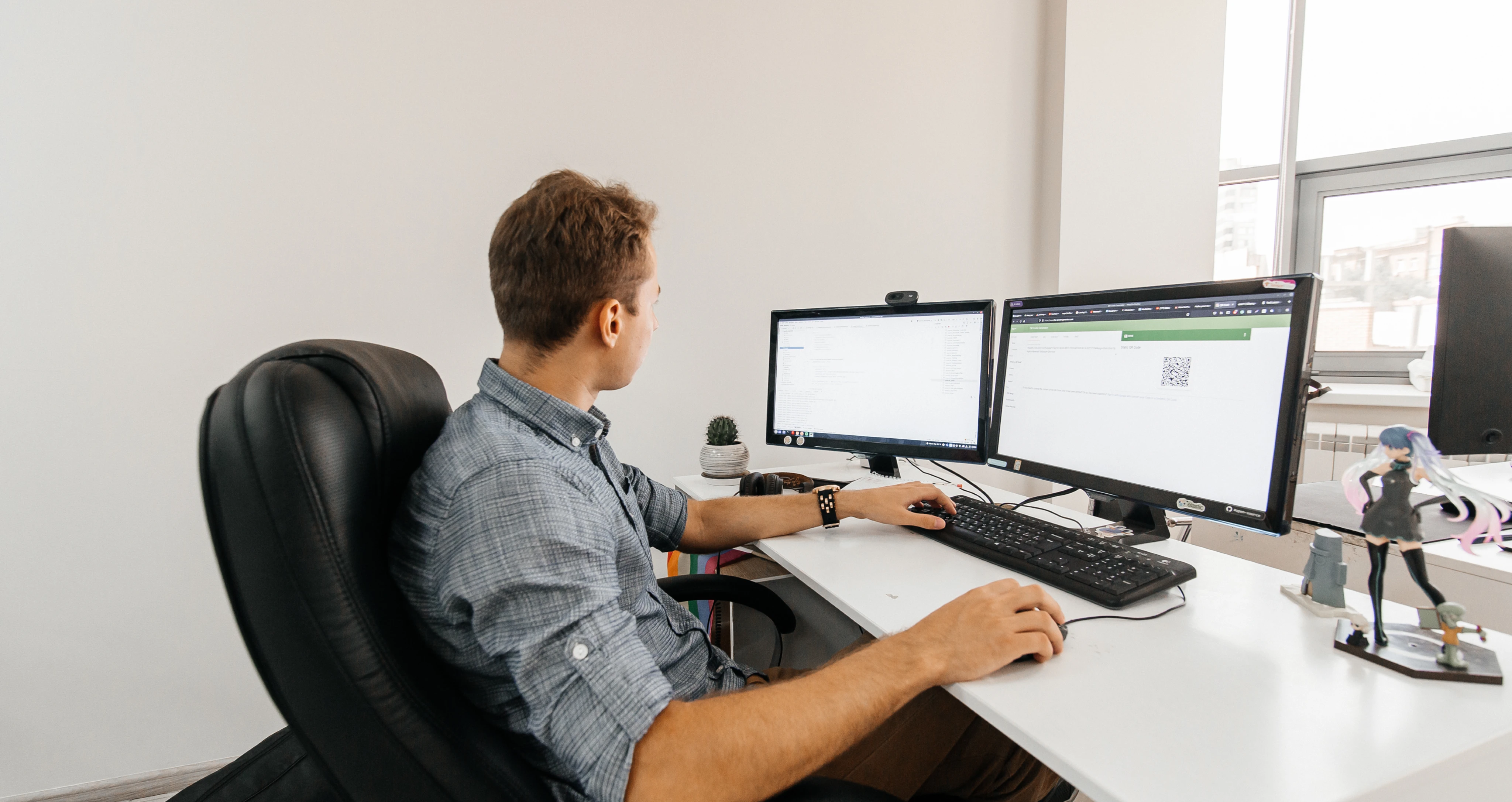 Project management for custom manufacturing software development